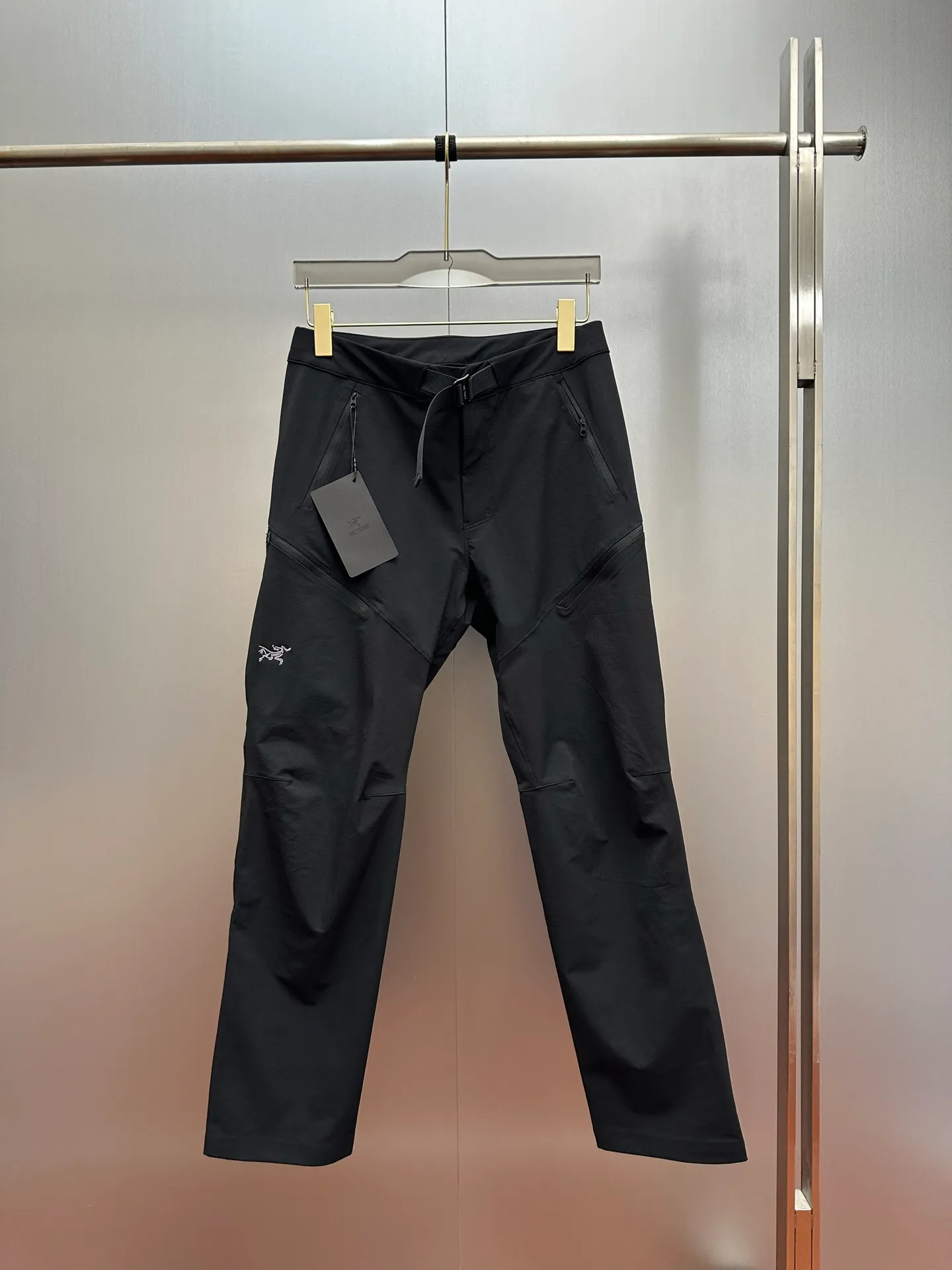 ARC'TERYX GAMMA QUICK DRY PANT ， ， ， 。 ， ， YKK ， 。 ， ， 、 ， ， 。 ， ， ， ， ， 。 ， ， 。 ：Black，Gray Sizes：M-3x L